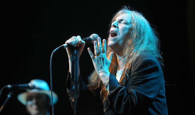 Patti-Smith-and-her-band-02