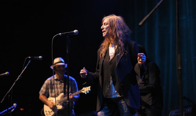 Patti-Smith-and-her-band-10