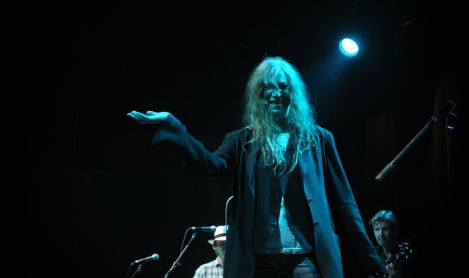 Patti-Smith-and-her-band-13
