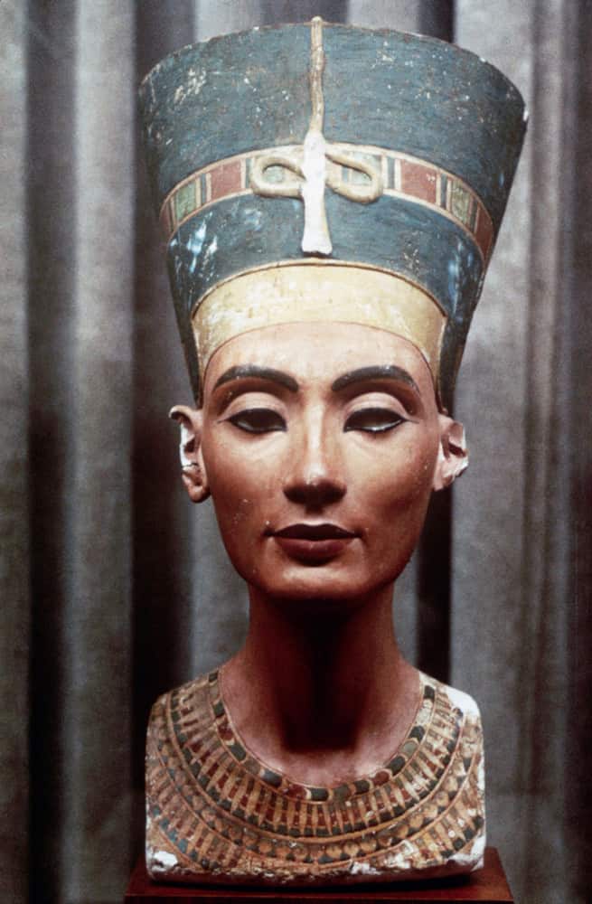 la famosa escultura de Nefertiti