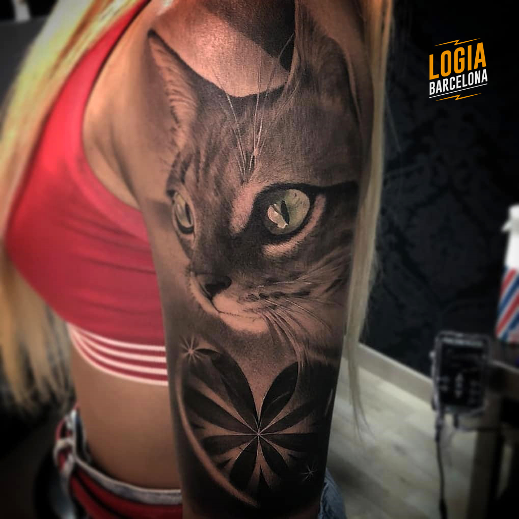 animales: tatuaje de gato