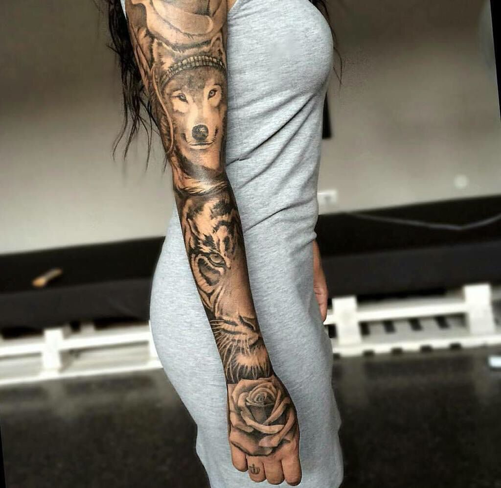 brazo con tatuaje de animales